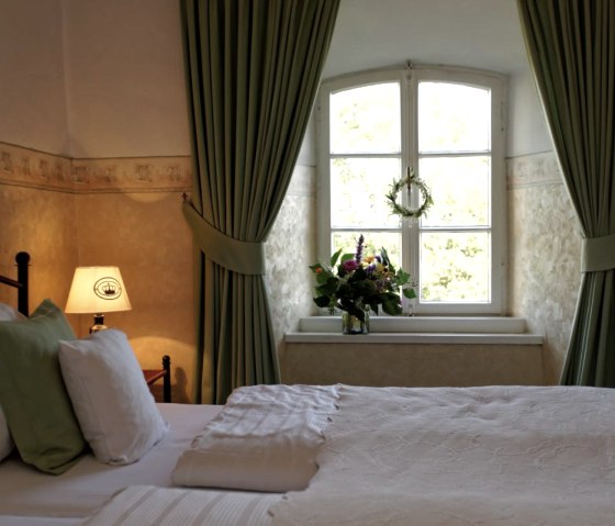 Doppelzimmer_, © Nordeifel Tourismus GmbH & Burghaus und Villa Kronenburg Doppelzimmer_, © Nordeifel Tourismus GmbH & Burghaus und Villa Kronenburg