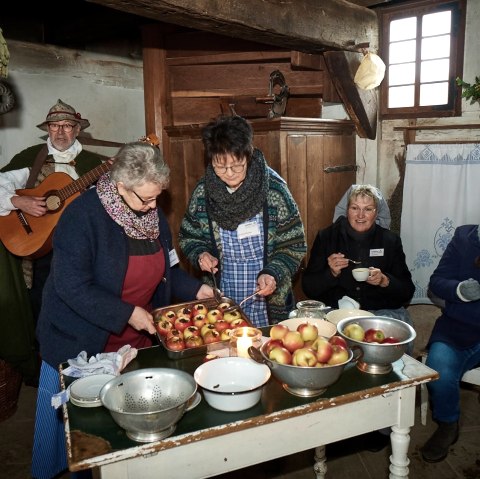 Advent_Bratäpfel, © LVR-Freilichtmuseum Kommern, Hans-Theo Gerhards