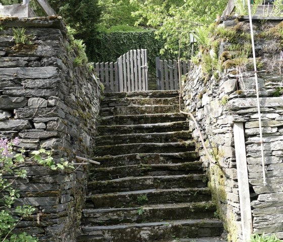 Wasserkraftwerk Au&szlig;enanlage Steintreppe