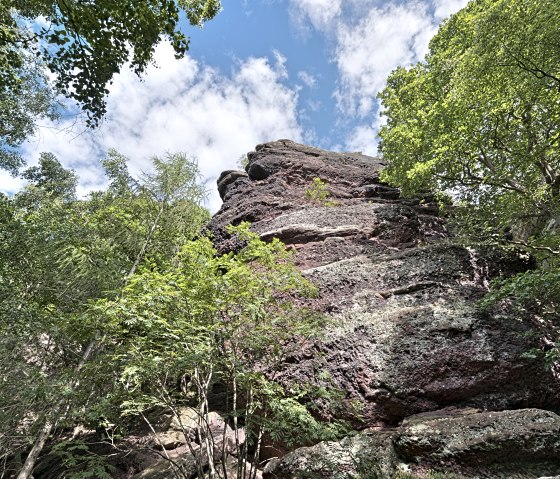 Constant companions: the red sandstone rocks in Effels, © Achim Meurer | www.achimmeurer.com