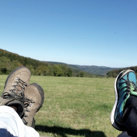 Entspannung auf der Schaukelliege, &copy; TI_Hocheifel-Nuerburgring,D.Schmitz