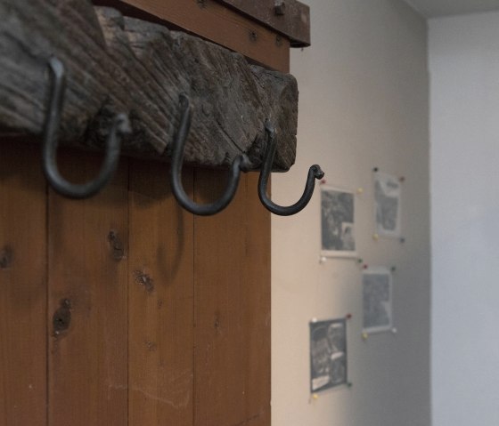 Garderobe_1, &copy; Nordeifel Tourismus GmbH & Zum Goldenen Schaf2