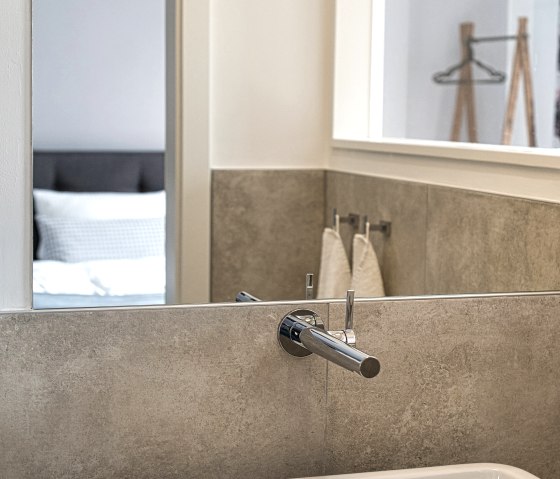 Example bathroom in the room, © Nordeifel Tourismus GmbH & LANDHAUSZEIT