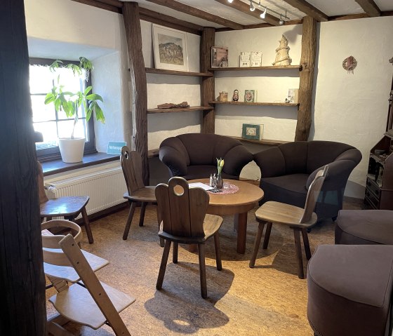 Cafe, &copy; Nordeifel Tourismus GmbH & Burghaus und Villa Kronenburg