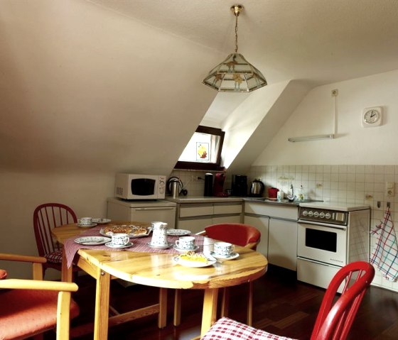 Kitchen with dining area, &copy; Nordeifel Tourismus GmbH & Johannes Schuh