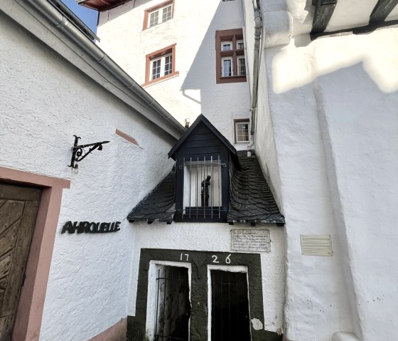 Am Hirtenturm liegt direkt oberhalb der Ahrquelle