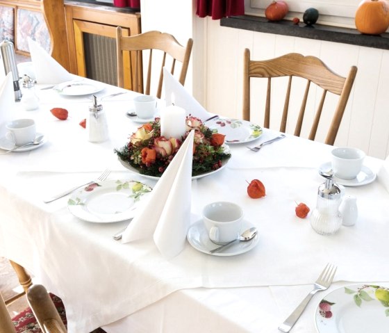 Fr&uuml;hst&uuml;cksraum Bild 3, &copy; Nordeifel Tourismus GmbH & Hotel Sch&ouml;nblick