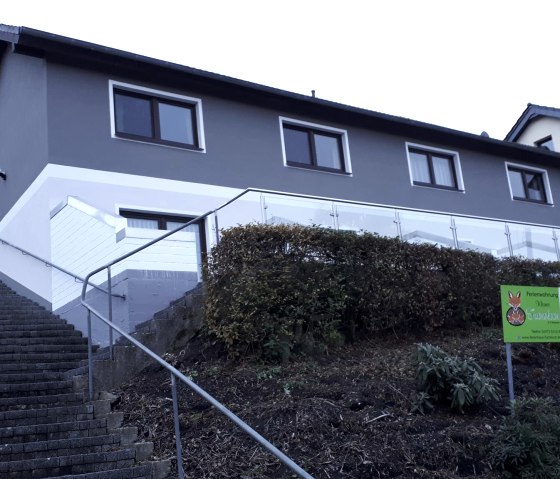 Kleines Fuchsloch I, III,u.IV mit frischer Fassade, &copy; Ewert