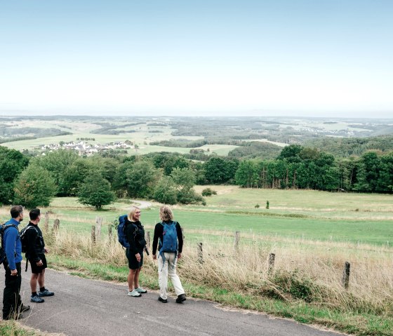 Wandergruppe unterwegs in der Nordeifel, &copy; Paul Meixner