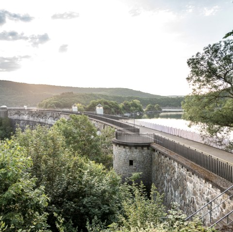 Blick auf die Staumauer der Urfttalsperre, © Eifel Tourismus GmbH, Dominik Ketz