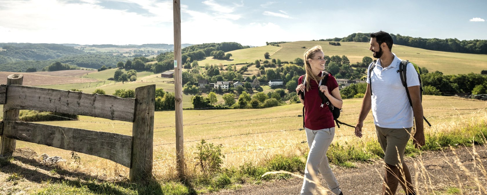 Wanderer auf der EifelSpur "Soweit das Auge reicht, &copy; Eifel Tourismus GmbH - Dominik Ketz