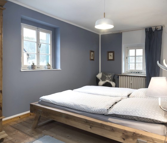 Schlafzimmer_1_1, &copy; Nordeifel Tourismus GmbH & Zum goldenen Schaf