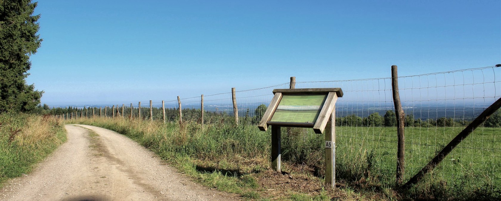 Eifel-Blick mit Infotafel, © Rureifel-Tourismus e.V.