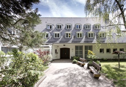 Eingang, &copy; Nordeifel Tourismus GmbH & Jugendherberge Bad M&uuml;nstereifel