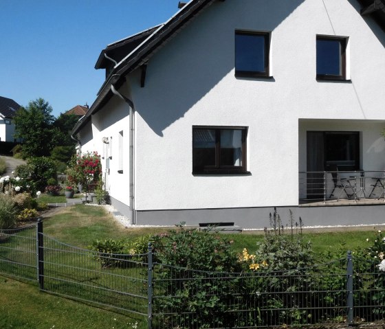 Hausansicht, &copy; Nordeifel Tourismus GmbH & Ferienwohnung Charly