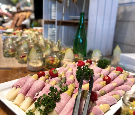 Spargelbuffet, &copy; Krewelshof