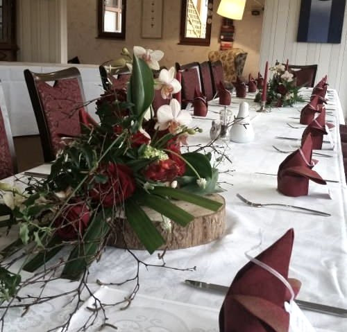 Feierlichkeiten, &copy; Katryn Kaufmann - Hinter den Spiegeln