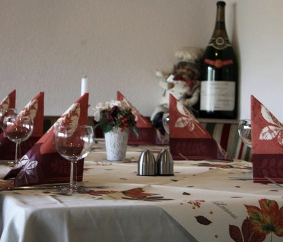 Guest room, &copy; Nordeifel Tourismus GmbH & Garni Hotel Haus Salzberg