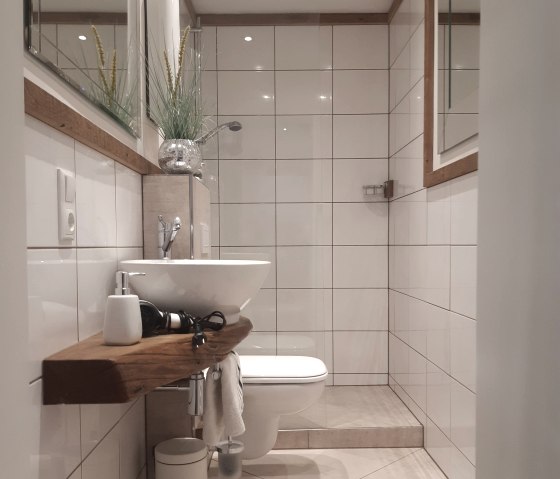 Helles Badezimmer, &copy; Bauernhaus Kalltal