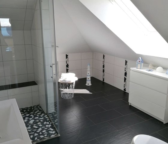 Badezimmer, &copy; Fewo H&uuml;rtgenliebe