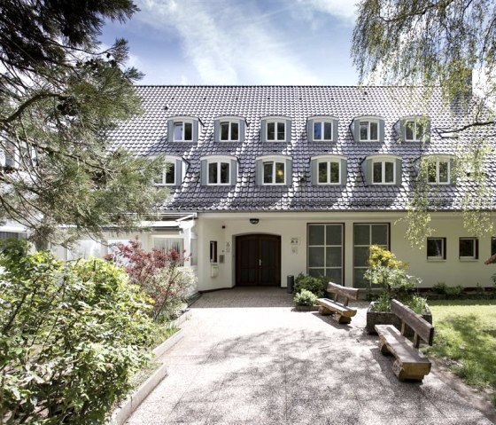 Eingang, &copy; Nordeifel Tourismus GmbH & Jugendherberge Bad M&uuml;nstereifel