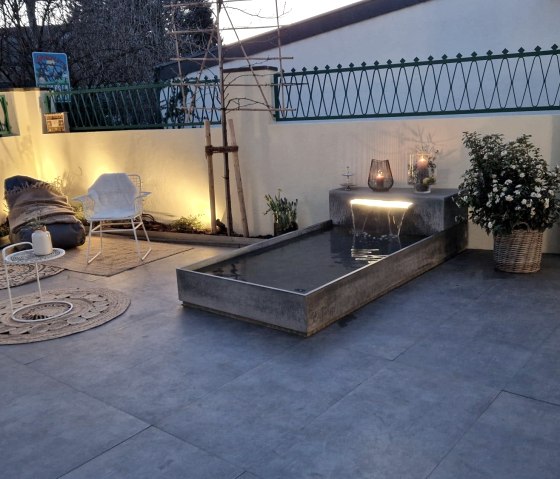 Innenhof mit Brunnen, &copy; Nordeifel Tourismus GmbH & Ferienhaus das D&ouml;mchen