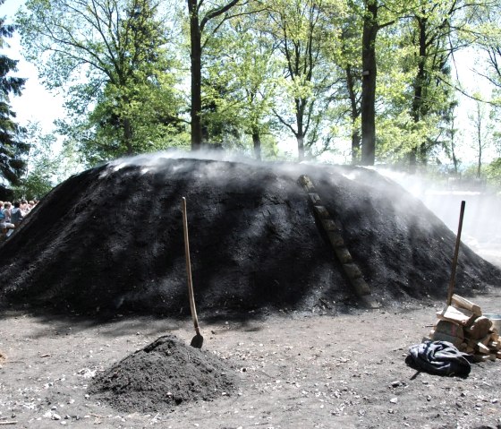 Kohlemeiler, &copy; www.kohlemeiler.de , Linden GbR