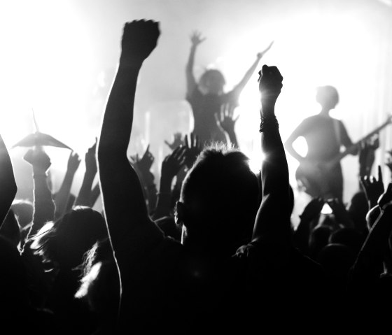 Rockkonzert White Spandex, &copy; Adobe STOCK