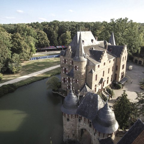 Burg Satzvey von oben, &copy; Ralph Sondermann