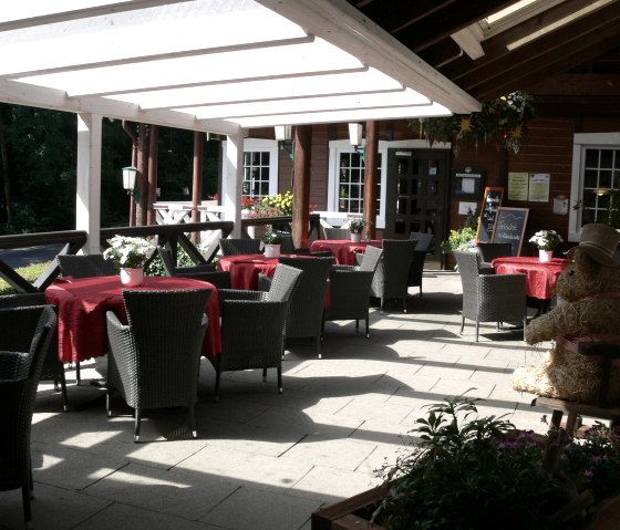 Die gem&uuml;tliche, &uuml;berdachte Terrasse, &copy; Restaurant Talschenke