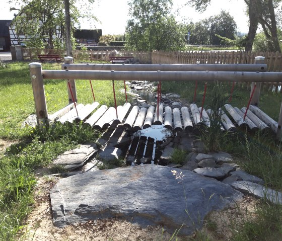 11_Br&uuml;cke Zulauf Biotop quer (cc-by-sa Monschau-Touristik_Barbara Frohnhoff, &copy; Monschau-Touristik GmbH, Barbara Frohnhoff