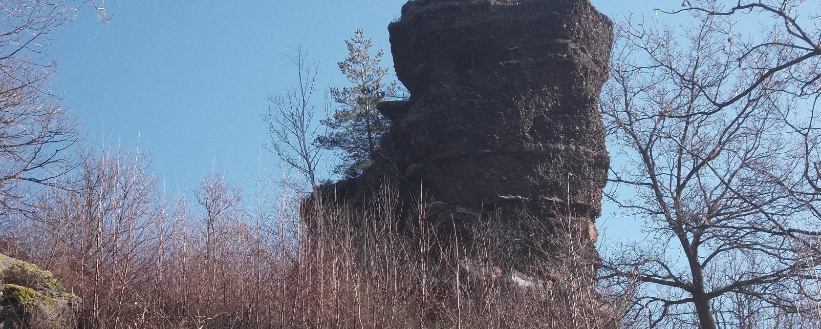 Felsen mit Gipfelkreuz, © Eifel heimisch