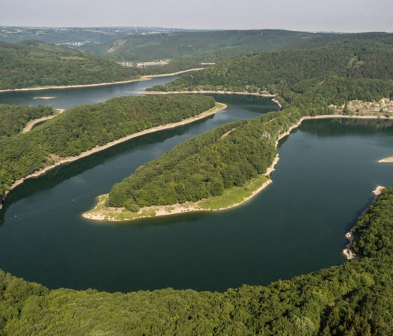 The Rur-Olef Route hiking trail passes above Lake Urft, © Eifel Tourismus GmbH/D. Ketz