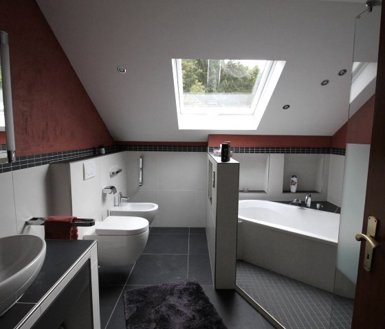 Bathroom upstairs, © Nordeifel Tourismus GmbH & Wiegmanns
