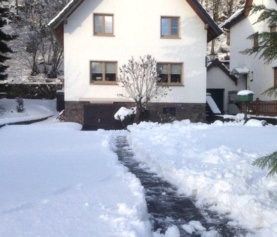 Haus mit Garten im Winter., &copy; Nordeifel Tourismus GmbH & kph