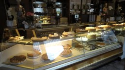 große Kuchenauswahl, © Zur Waldschänke