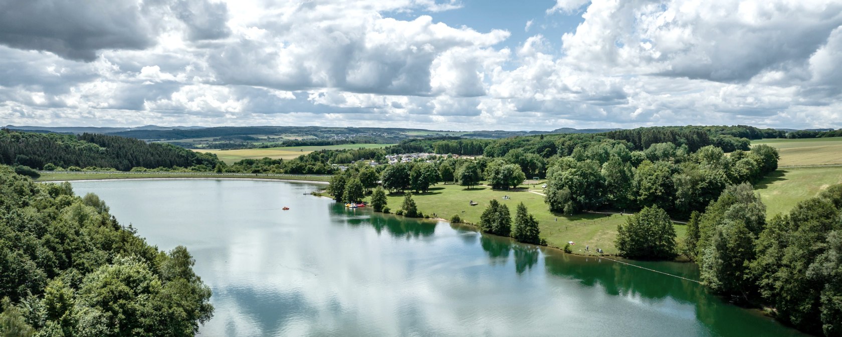 Blick auf den Freilinger See, &copy; Eifel Tourismus GmbH, Dennis Startmann-gef&ouml;rdert durch REACT-EU