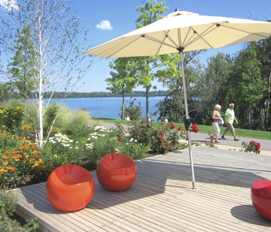 Seepark Z&uuml;lpich, Terrasse im Garten, &copy; Seepark Z&uuml;lpich