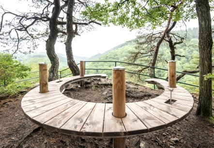 Hufeisenbank am Eifel-Blick Perdsley, © Eifel Tourismus GmbH, Dominik Ketz