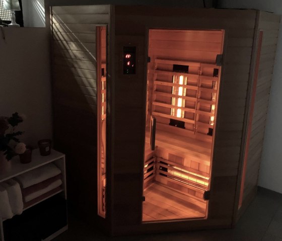 Entspannung in derInfrarotkabine, &copy; FeWo Atempause