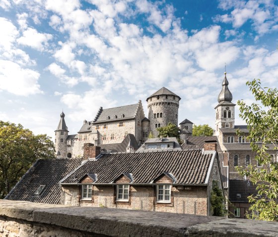 Blick auf die Burg, &copy; Eifel-Tourismus GmbH, AR, shapefruit AG
