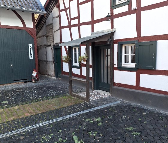 Innenhof, &copy; Nordeifel Tourismus GmbH & Rosige Zeiten, Ferien im Fachwerkhof