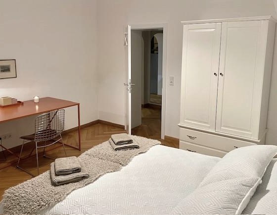 Schlafzimmer 2 mit Arbeitsbereich