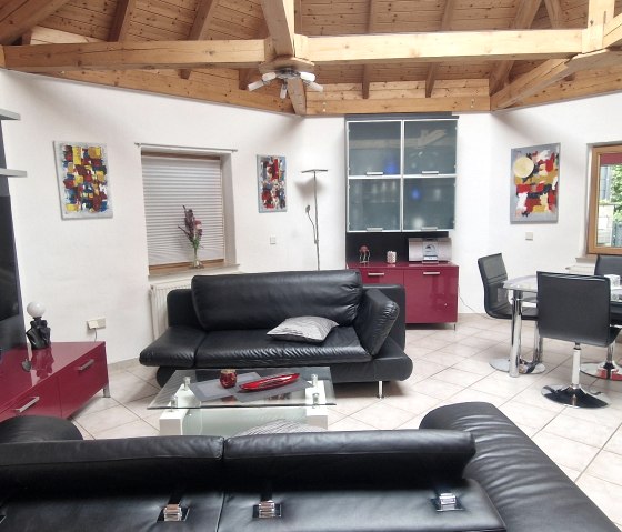 Wohnbereich, &copy; VivaNatura Eifelferien