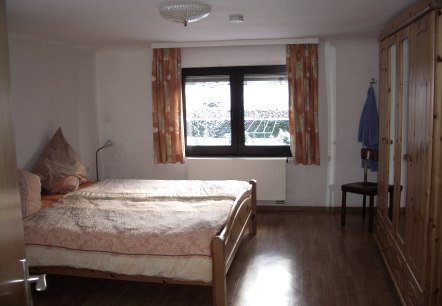 Schlafzimmer mit Doppelbett, &copy; Hennhof