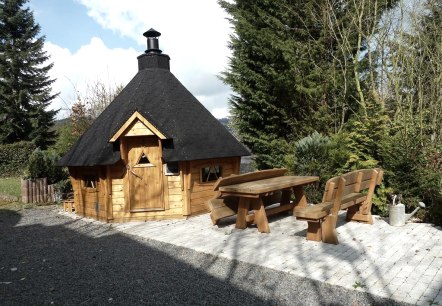 Finnische Grillh&uuml;tte mit Rentierfellen zu mieten, &copy; Ewert