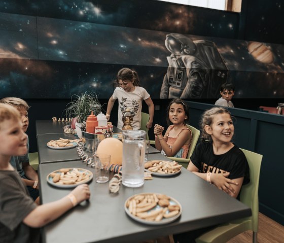 aktivi Jump & Fun 7, &copy; Dimension Media