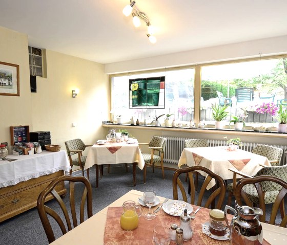 Fr&uuml;hst&uuml;ck, &copy; Nordeifel Tourismus GmbH & Urfterhof Hotel