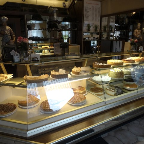 große Kuchenauswahl, © Zur Waldschänke