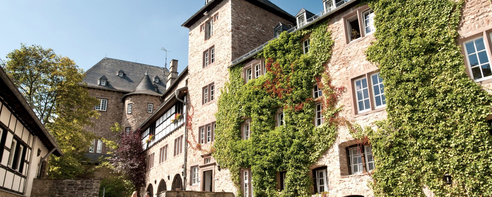 Burg Blankenheim Innenhof, © Eifel Tourismus GmbH, Dominik Ketz